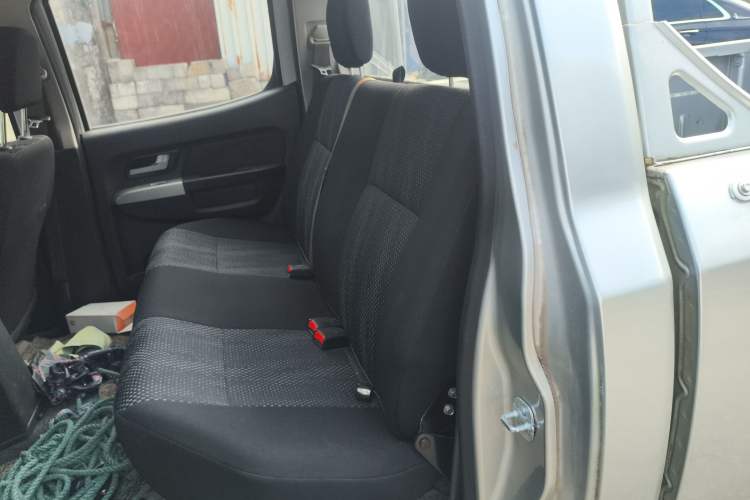 Used Dongfeng Ruichi 2019 2.4L Gasoline China VI Standard Two-Wheel-Drive Long Cargo Bed 2TZD Left Rear Seat