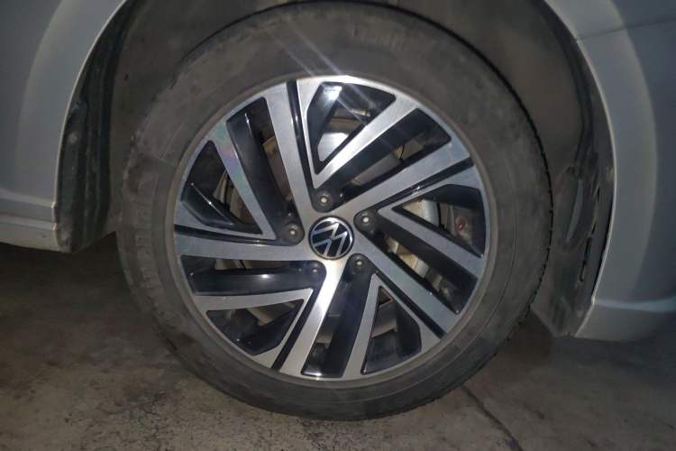 Used Volkswagen Lavida 2021 280TSI DSG Comfort Edition Right Front Wheel Hub