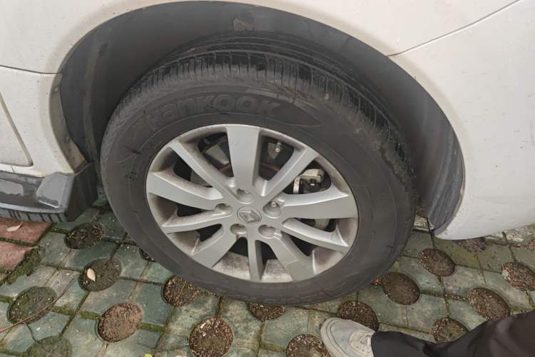 Used Renault Koleos 2014 Revised Version 2.0L Two-Wheel Drive Standard Edition Right Front Wheel Hub