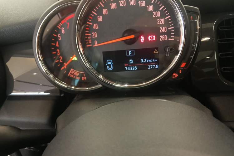 Used MINI 2022 1.5T ONE Five-Door PLUS Odometer Close Up