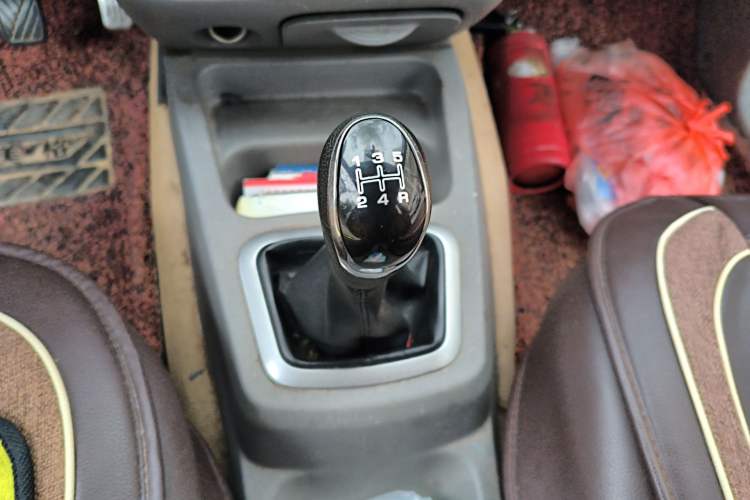 Used BAIC Weiwang M20 2014 1.5L practical type BJ415A Gear Lever
