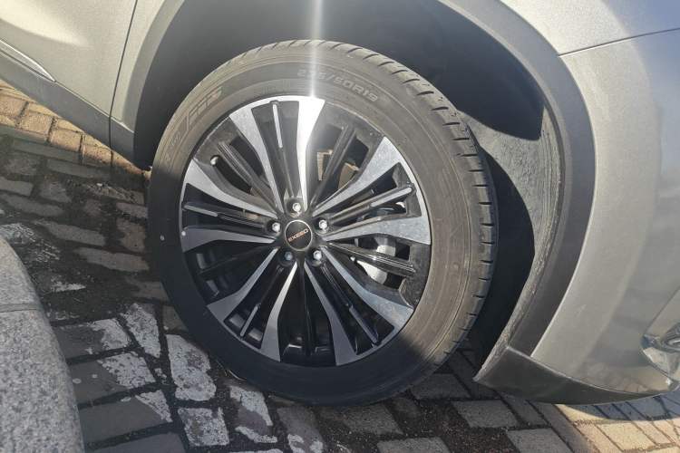 Used EXEED Lingyun 2024 300T Two-Wheel Drive Starlight Edition Right Front Wheel Hub