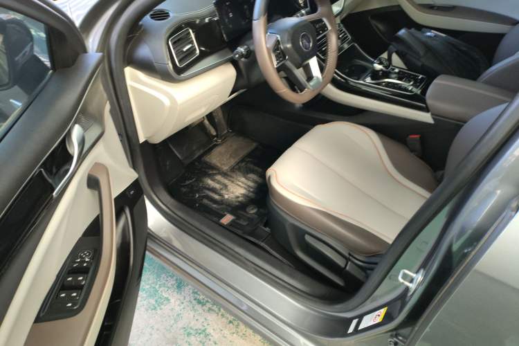 Used BYD Qin PLUS 2023 Champion Edition DM-i 120KM Leading Model
