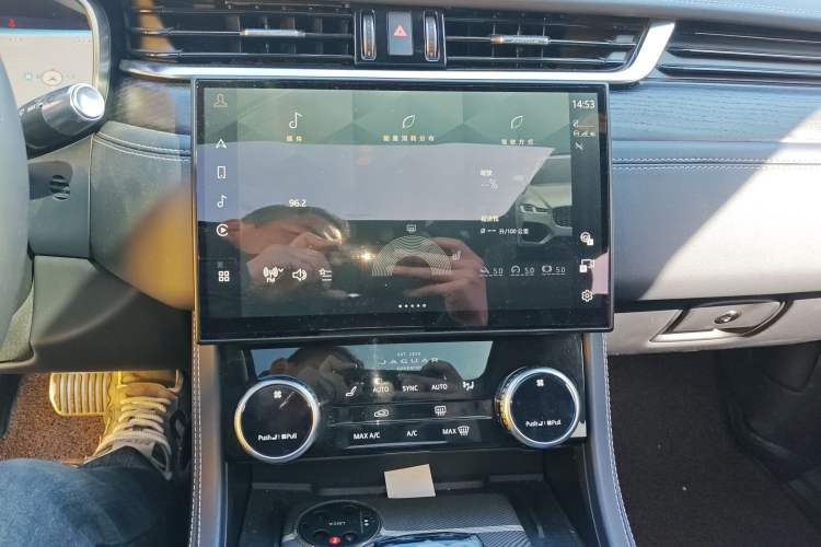 Used Jaguar XFL 2021 XFL 2.0T P250 All-Wheel-Drive Shimmering Black Sport Edition Audio And AC Panel