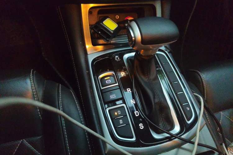 Used GAC Trumpchi GA8 2017 320T Luxury Edition Gear Lever