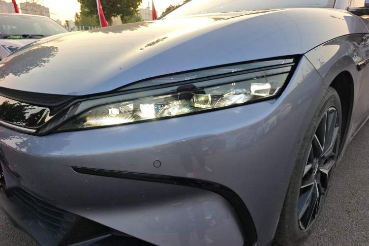 Used BYD Han 2024 EV Glory Edition 610 km All-Wheel Drive "Tian Shen Zhi Jia" Intelligent Driving Model
