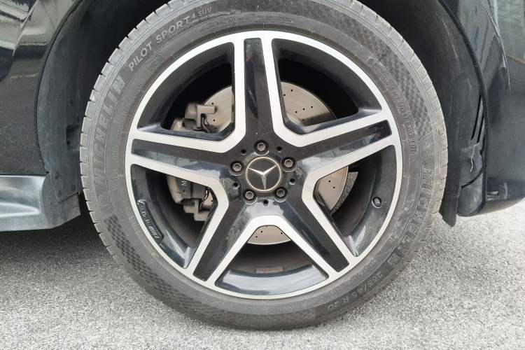 Used Mercedes-Benz GLE-Class 2018 GLE 400 4MATIC U.S. specification Right Front Wheel Hub