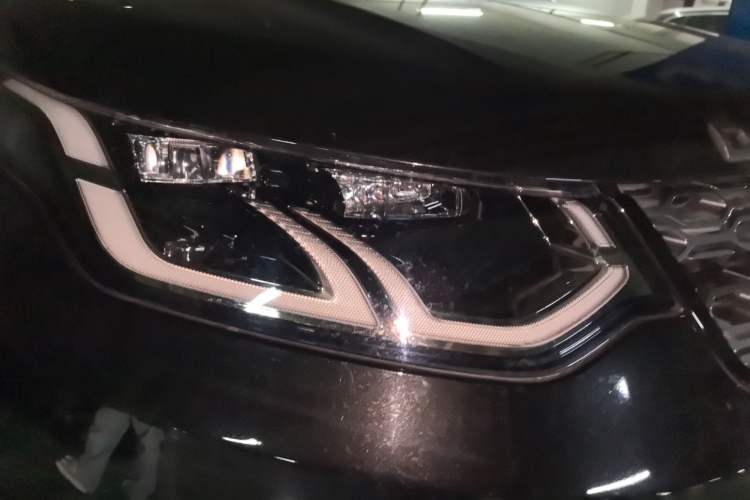Used Land Rover Discovery Sport 2020 249 PS R-Dynamic Performance Edition Right Front Headlight