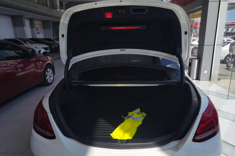 Used Mercedes-Benz C-Class 2018 C 180 L Fashion Edition Sport Version Trunk