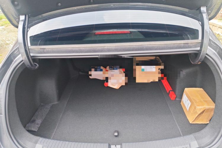 Used Roewe D6 2025 450 km Premium Edition Trunk