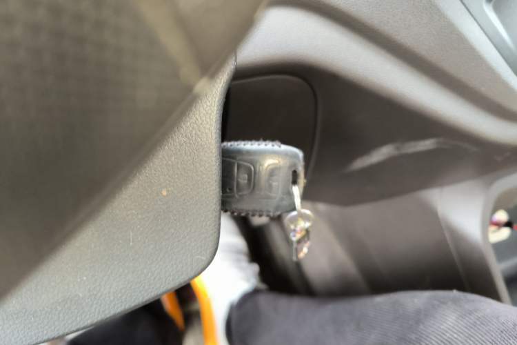 Used Wuling Hongguang V 2019 1.5L Standard Version China VI LAR
