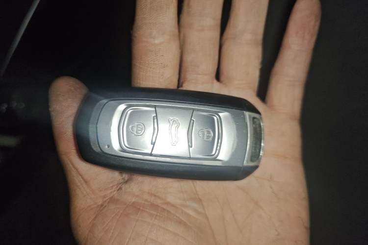 Used Geely Auto Emgrand X7 Sport 2018 1.8TD Automatic Two-Wheel Drive Smart 4G Connected Version
