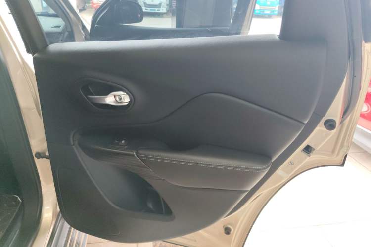 Used Jeep Cherokee 2016 2.0L Superior Edition