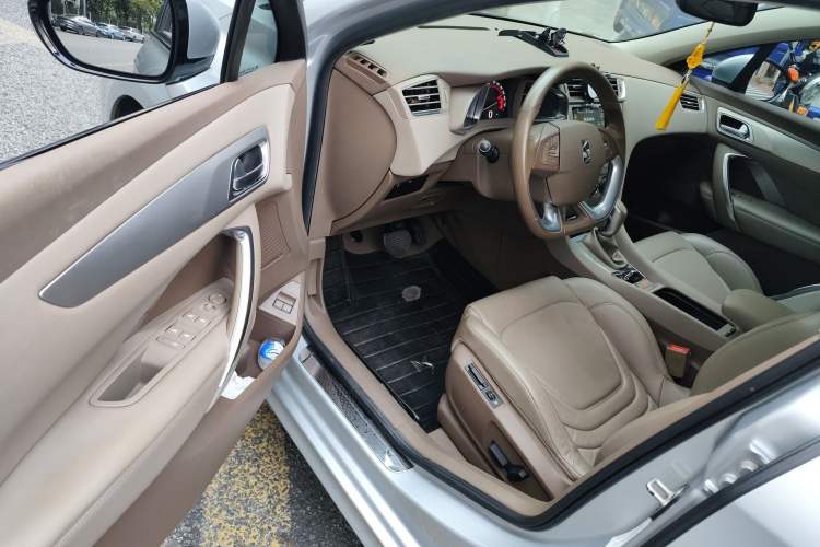 Used DS 5LS 2014 1.6T Luxury Edition THP160 Driver Seat