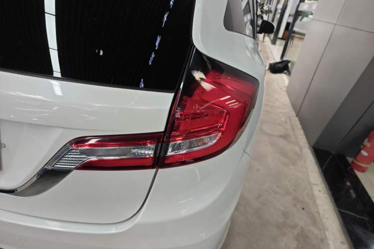 Used Honda Jade 2017 1.8L automatic Comfort version 5 seats
