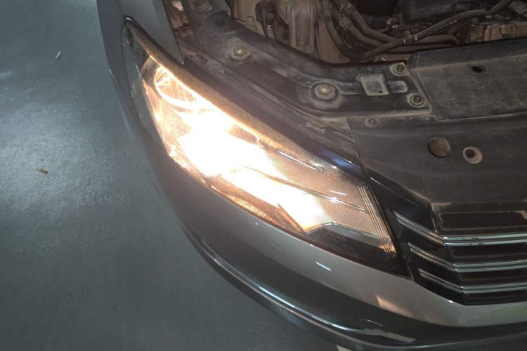 Used Volkswagen Passat 2014 1.8TSI DSG Prestige Edition Right Front Headlight