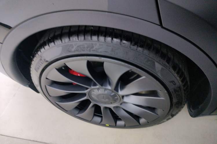 Used Tesla Model Y 2023 High-Performance All-Wheel-Drive Version