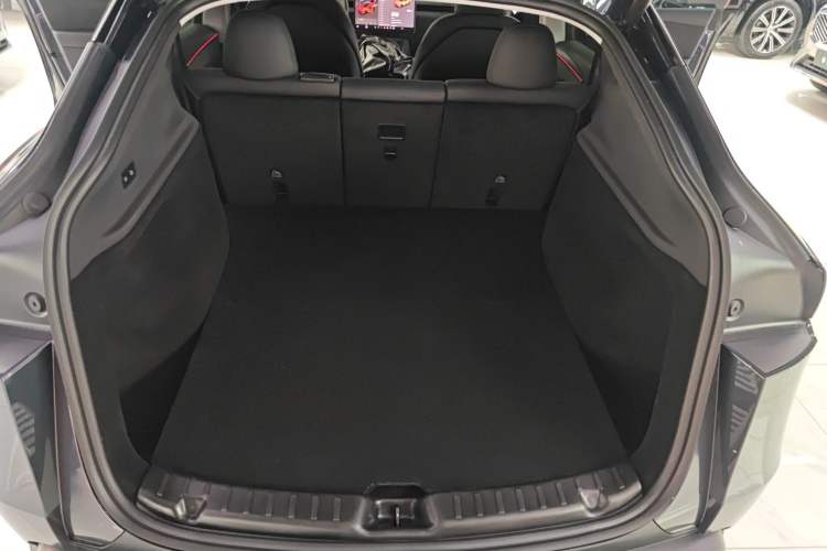 Used Tesla Model Y 2025 Long-Range All-Wheel Drive First Edition