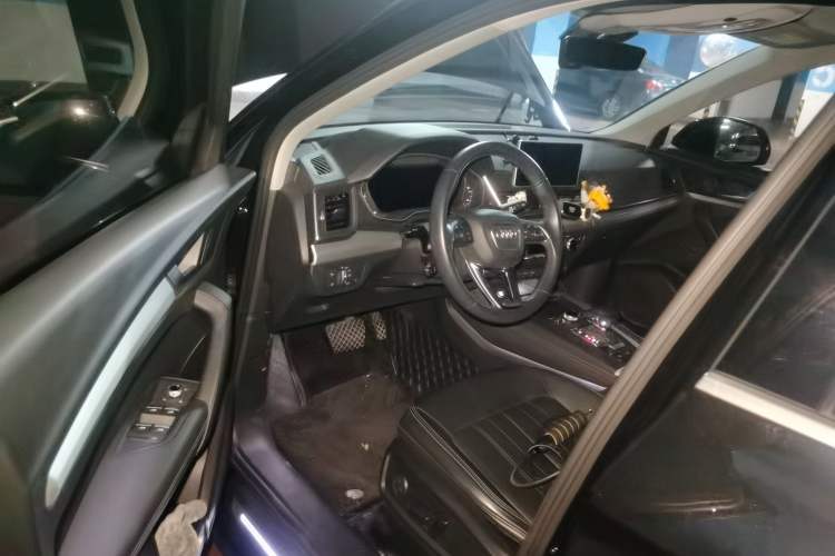 Used Audi Q5L 2020 Updated 40 TFSI Prestige Fashion Edition Driver Seat