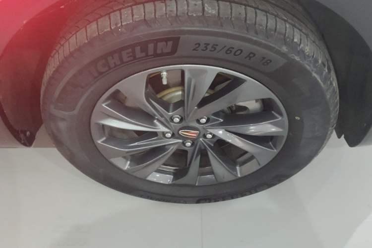 Used Hongqi HS5 2023 2.0T Qixiang Pro Edition Right Front Wheel Hub