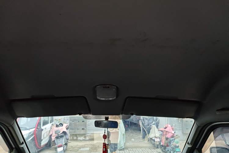 Used Dongfeng Yufeng 2020 2.3T Economy Logistics Vehicle Short Wheelbase Mid-Roof Design 5-9 Seats WP2.3