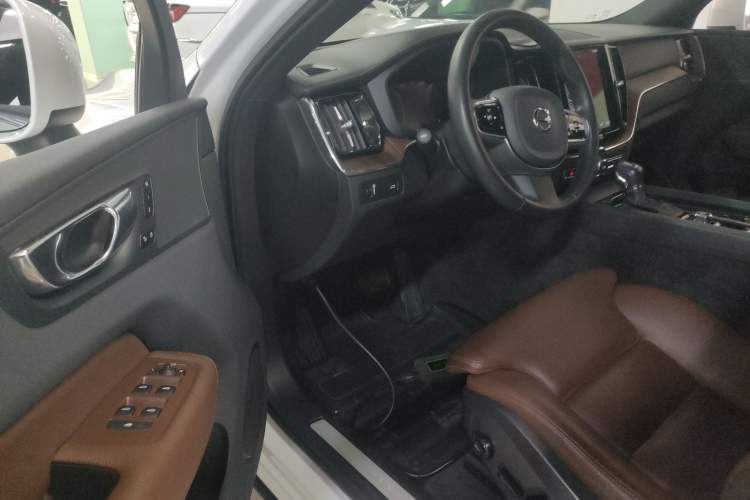 Used Volvo XC60 2021 T5 4x4 Smart Luxury Edition