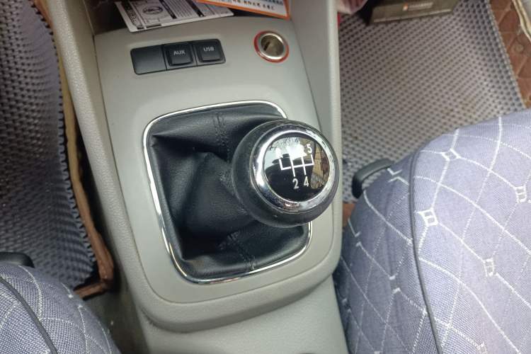 Used Volkswagen Bora 2011 1.6L Manual Fashion Edition
