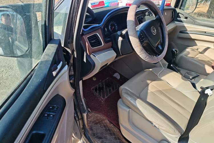 Used FORTHING Lingzhi 2019 M5L 1.6L 7-Seater Luxury Model China VI Standard Driver Seat