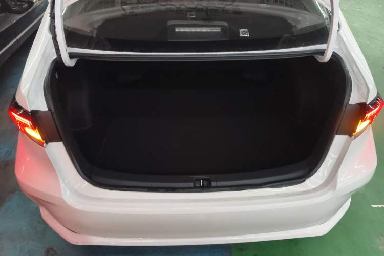 Used Toyota Corolla 2021 Dual-Motor 1.8L E-CVT Elite Edition Trunk