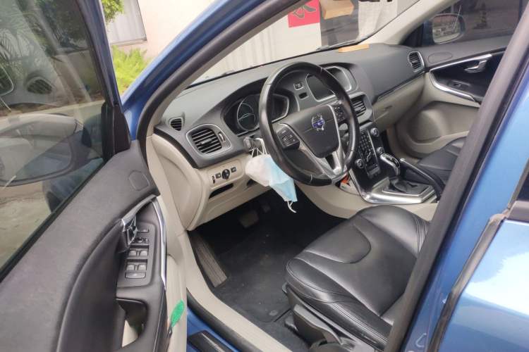 Used Volvo V40 2015 1.6T Zhiyi Edition Driver Seat