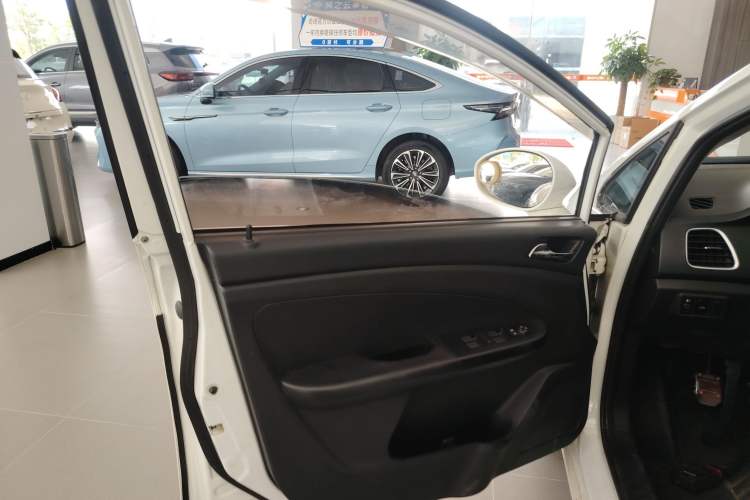 Used Cowin C3R 2015 1.5L Manual Gold Diamond Edition
