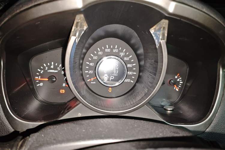 Used Huatai Santa Fe 2016 1.5T Gasoline Automatic Two-Wheel Drive i3 Model with Smart Features
