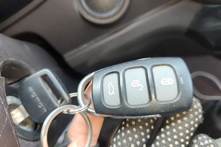 Used Foton Xiangling M 2018 1.5L Non-Load-Bearing Double-Cab with Dual Rear Tires (Cargo Version) DAM15L