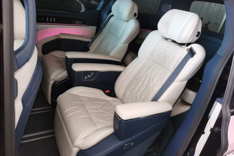 Used Zeekr 009 2024 7-Seater Walk-Through Version Four-Wheel Drive 108 kWh
