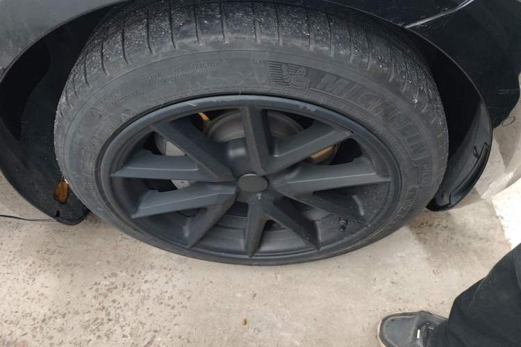 Used Tesla Model 3 2022 Rear-Wheel-Drive Version Right Front Wheel Hub