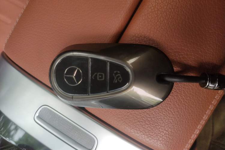 Used Mercedes-Benz C-Class 2023 C 260 L Bright Night Sports Edition Vehicle Key