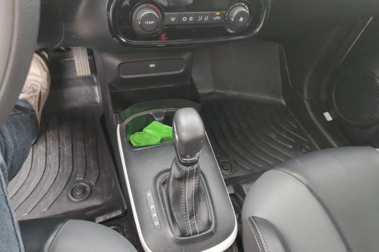 Used Roewe Clever 2022 311km QiQi BoBo Edition Gear Lever