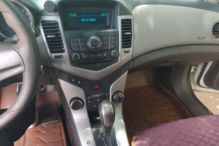 Used Chevrolet Cruze 2013 1.8L SE AT Audio And AC Panel