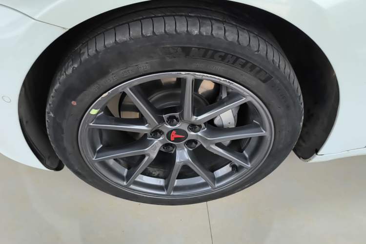 Used Tesla Model 3 2022 Rear-Wheel-Drive Version Left Front Wheel Hub