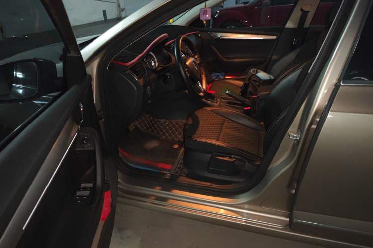 Used Skoda Octavia 2018 TSI230 DSG Luxury Edition Driver Seat