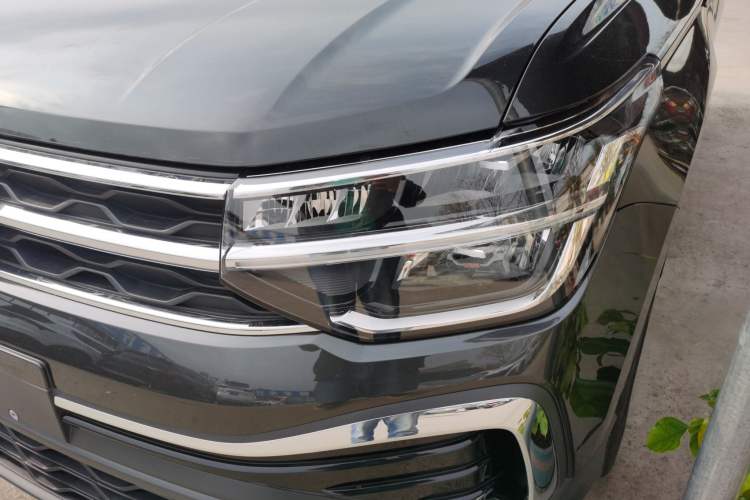 Used Volkswagen Tharu 2023 300TSI Two-Wheel-Drive Moonlight Edition
