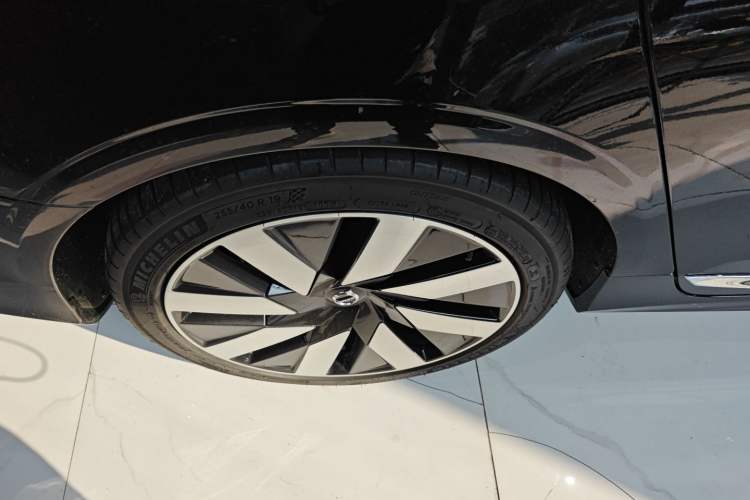 Used Volvo S90 New Energy 2024 Plug-in Hybrid Four-Wheel Drive Long-Range Luxury Smart Edition Right Rear Wheel Hub