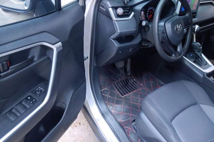 Used Toyota Wildlander 2022 Updated Version 2.0L CVT Two-Wheel Drive Leading Edition
