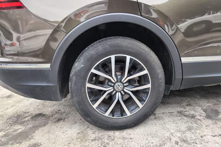 Used Volkswagen Tiguan L 2017 330TSI Automatic Two-Wheel Drive Luxury Edition Right Rear Wheel Hub