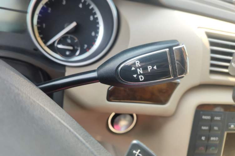 Used Mercedes-Benz R-Class 2011 R 350 L 4MATIC
