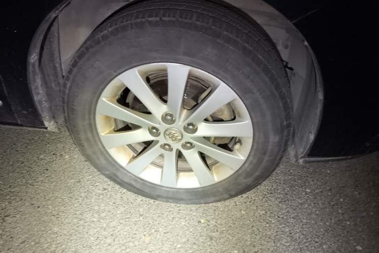 Used Buick GL8 2011 2.4L LT Luxury Business Executive Edition Right Front Wheel Hub