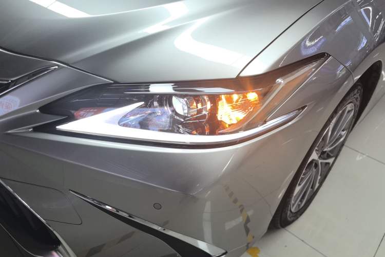Used Lexus ES 2023 200 Excellence Edition
