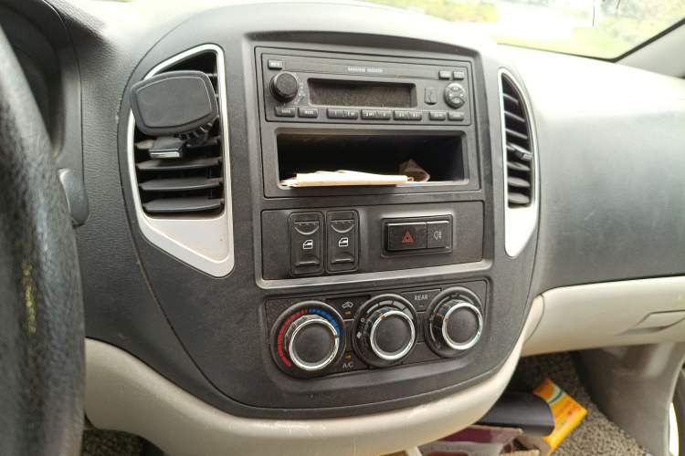 Used FORTHING Lingzhi 2014 V3 1.5L 5-seat Standard Model I