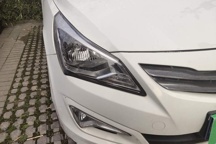 Used Hyundai Verna (older generation) 2014 1.4L Manual Smart GLS Trim
