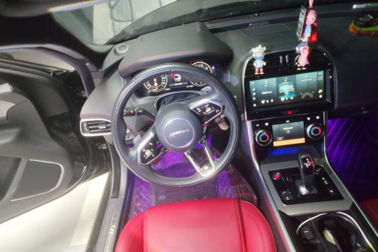 Used Jaguar XEL 2023 2.0T 250 PS R-DYNAMIC S Advanced Sport Edition Steering Wheel